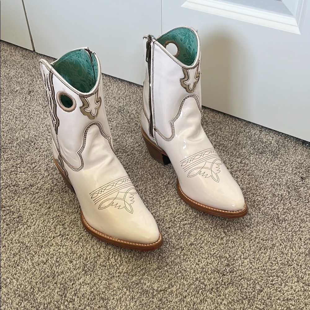 Corral White Leather Overlay Boots Size 8